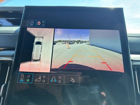 Used 2025 GMC Yukon XL Denali AWD/4WD image 24