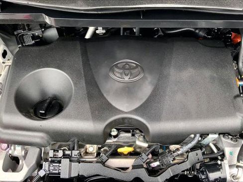 Certified 2024 Toyota Sienna LE image 32
