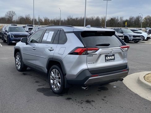 Used 2019 Toyota RAV4 Limited image 5