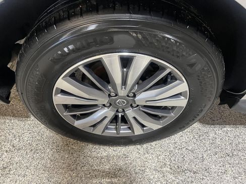 Used 2019 Nissan Pathfinder SL AWD/4WD image 28