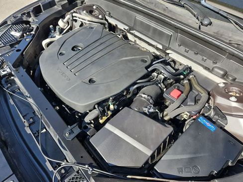 Used 2022 Volvo XC60 B5 Momentum image 15