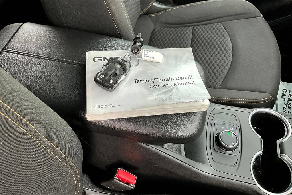Used 2021 GMC Terrain SLE AWD/4WD image 16