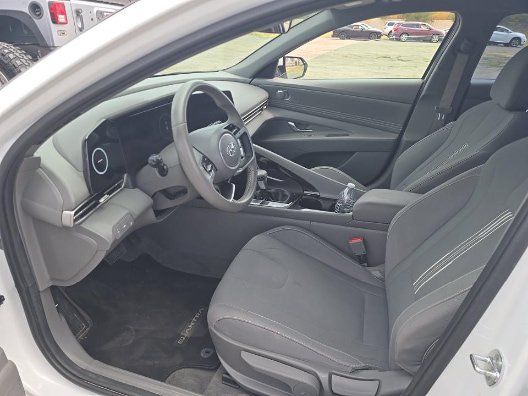 Used 2023 Hyundai Elantra SEL w/ Convenience Package FWD image 10