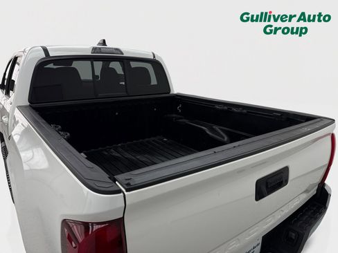 Used 2022 Toyota Tacoma SR5 RWD image 15