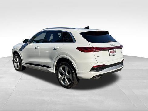 Used 2025 Audi Q5 Premium Plus w/ Premium Plus AWD/4WD image 5