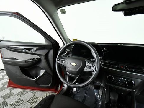 Used 2024 Chevrolet TrailBlazer LS image 19