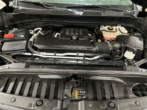 Used 2023 Chevrolet Silverado 1500 LT AWD/4WD image 23