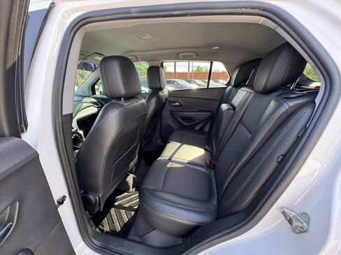 Used 2019 Chevrolet Trax LT w/ Redline Edition FWD image 11
