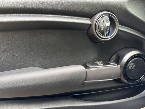 Used 2017 MINI Cooper 2-Door Hardtop image 11