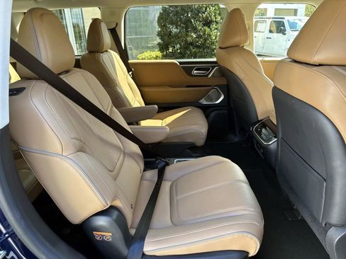 Certified 2025 INFINITI QX80 Sensory image 17