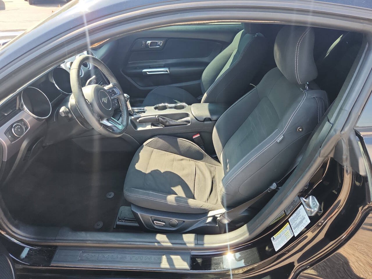 Used 2016 Ford Mustang Coupe RWD image 6