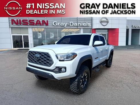 Used 2020 Toyota Tacoma TRD Off-Road w/ Advanced Technology Package AWD/4WD image 3
