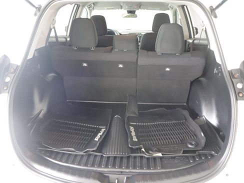 Used 2018 Toyota RAV4 LE w/ All Weather Liner Package AWD/4WD image 18