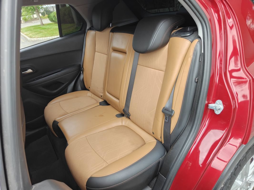 Used 2020 Chevrolet Trax LT w/ LT Convenience Package AWD/4WD image 14