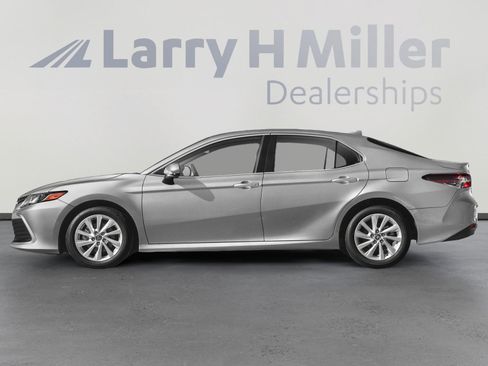 Used 2023 Toyota Camry LE FWD image 3