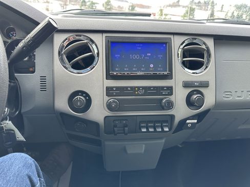 Used 2016 Ford F250 XLT w/ XLT Premium Package image 12