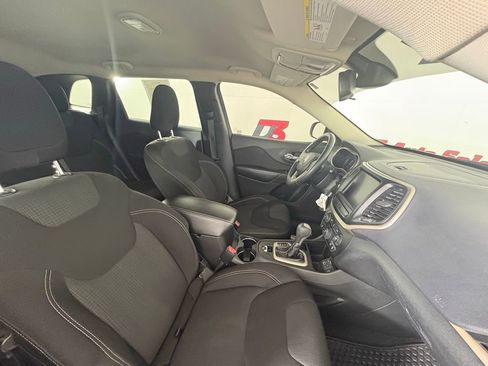 Used 2015 Jeep Cherokee Latitude w/ Cold Weather Group image 28