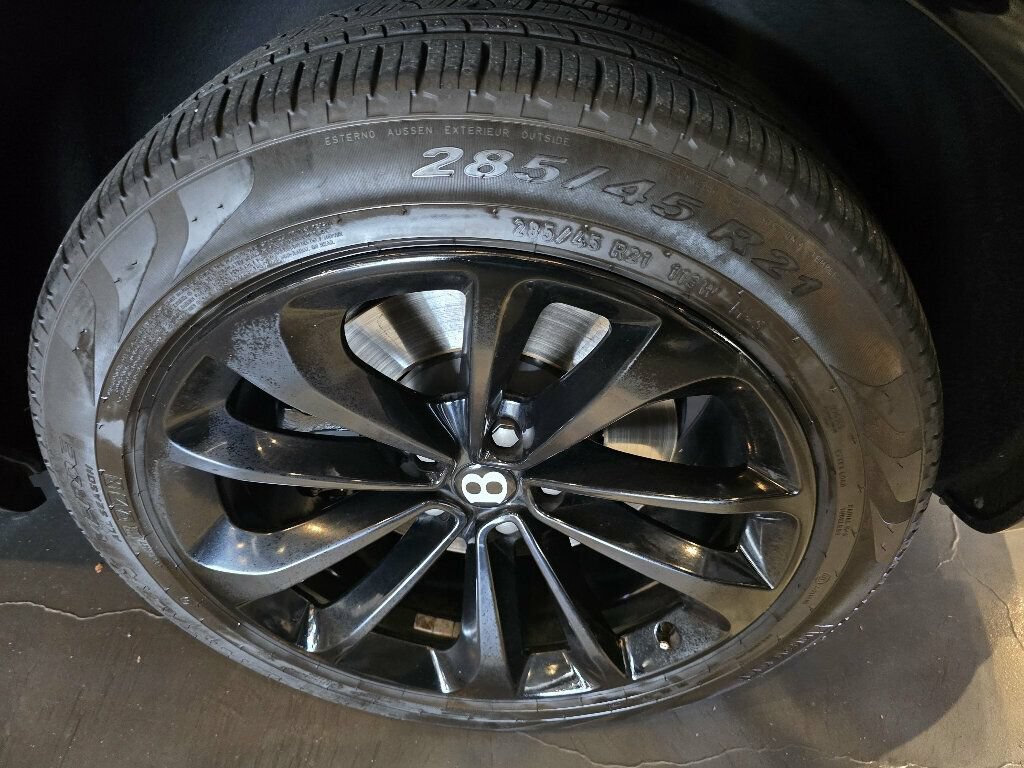 Used 2019 Bentley Bentayga AWD/4WD image 35