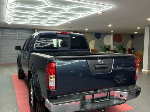 Used 2018 Nissan Frontier SV RWD image 4
