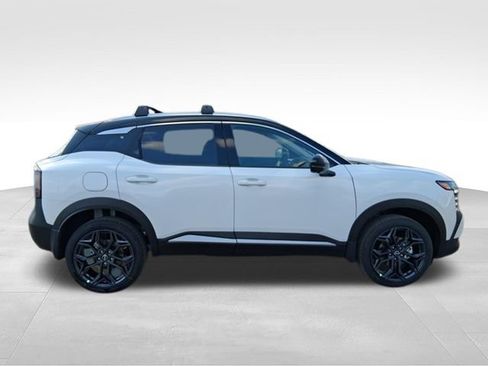 New 2026 Nissan Kicks SR w/ Cold Weather Package FWD image 8