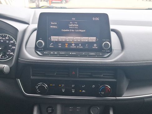 Used 2025 Nissan Rogue S FWD image 18