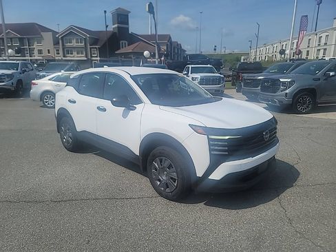 Used 2025 Nissan Kicks S FWD image 1