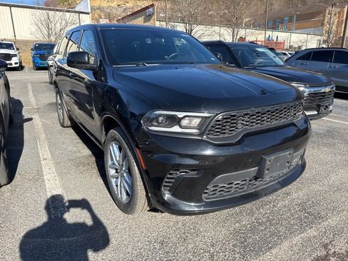 Used 2023 Dodge Durango GT image 3