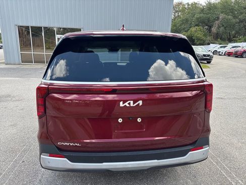 Used 2025 Kia Carnival FWD image 8