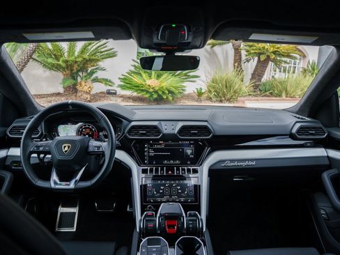 Used 2023 Lamborghini Urus S image 7