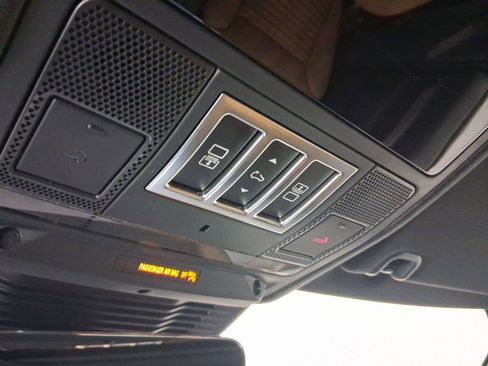 New 2026 Land Rover Discovery Limited Edition image 17