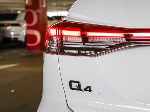 Used 2023 Audi Q4 e-tron Premium AWD/4WD image 10