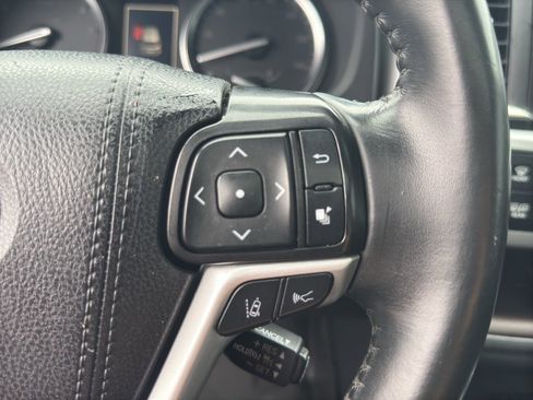 Used 2019 Toyota Highlander XLE image 13
