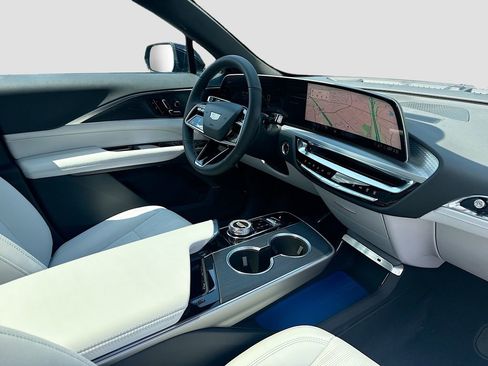 New 2025 Cadillac Lyriq Luxury image 30