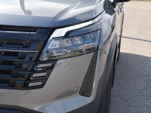 New 2026 Nissan Pathfinder SL FWD image 19