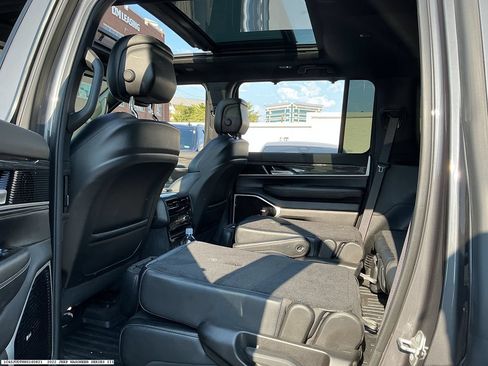 Used 2022 Jeep Wagoneer Series III w/ Premium Group I RWD image 9