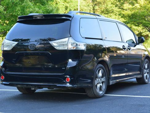 Used 2015 Toyota Sienna SE FWD image 5