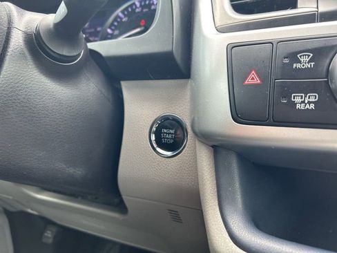 Used 2018 Toyota Highlander Limited FWD image 29