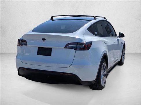 Used 2023 Tesla Model Y Long Range AWD/4WD image 5
