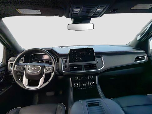 Used 2023 GMC Yukon SLT w/ SLT Premium Package image 17