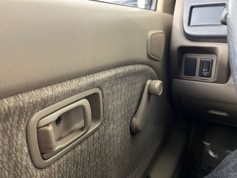 Used 2000 Nissan Frontier XE image 20