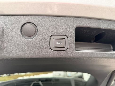 Used 2025 Chevrolet Equinox LT w/ Convenience Package II image 17