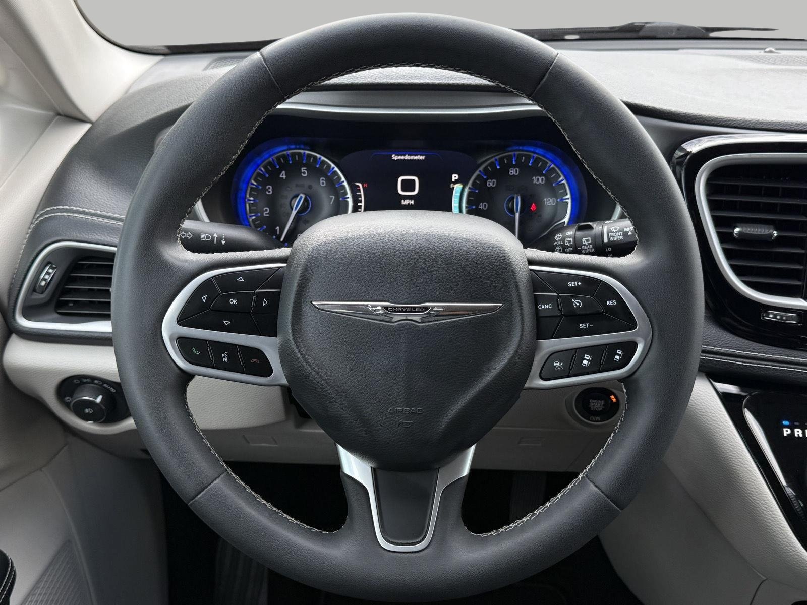 Used 2022 Chrysler Pacifica Touring-L AWD/4WD image 34