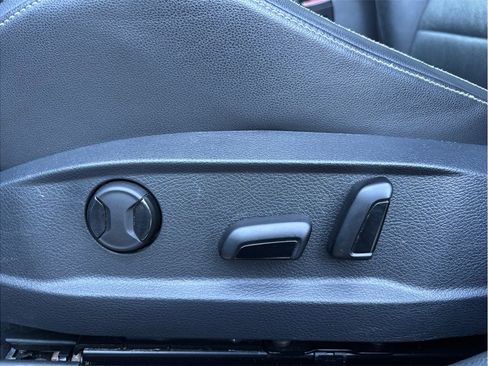 Used 2017 Volkswagen Golf R 4-Door image 22