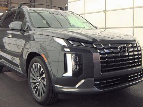 Used 2025 Hyundai Palisade Calligraphy image 2