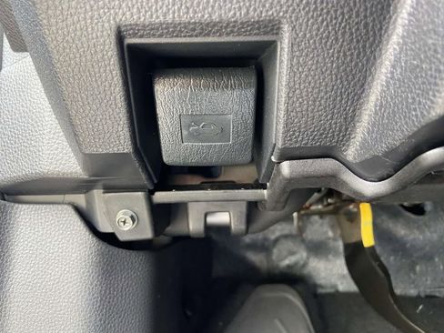 Used 2024 Toyota Tacoma SR5 RWD image 31