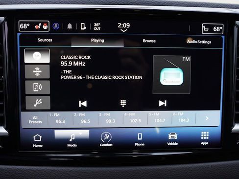 Certified 2024 Chrysler Pacifica Touring-L image 27