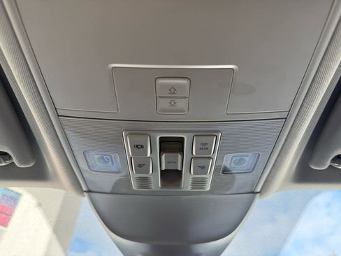 Used 2024 Volkswagen Taos SE image 23