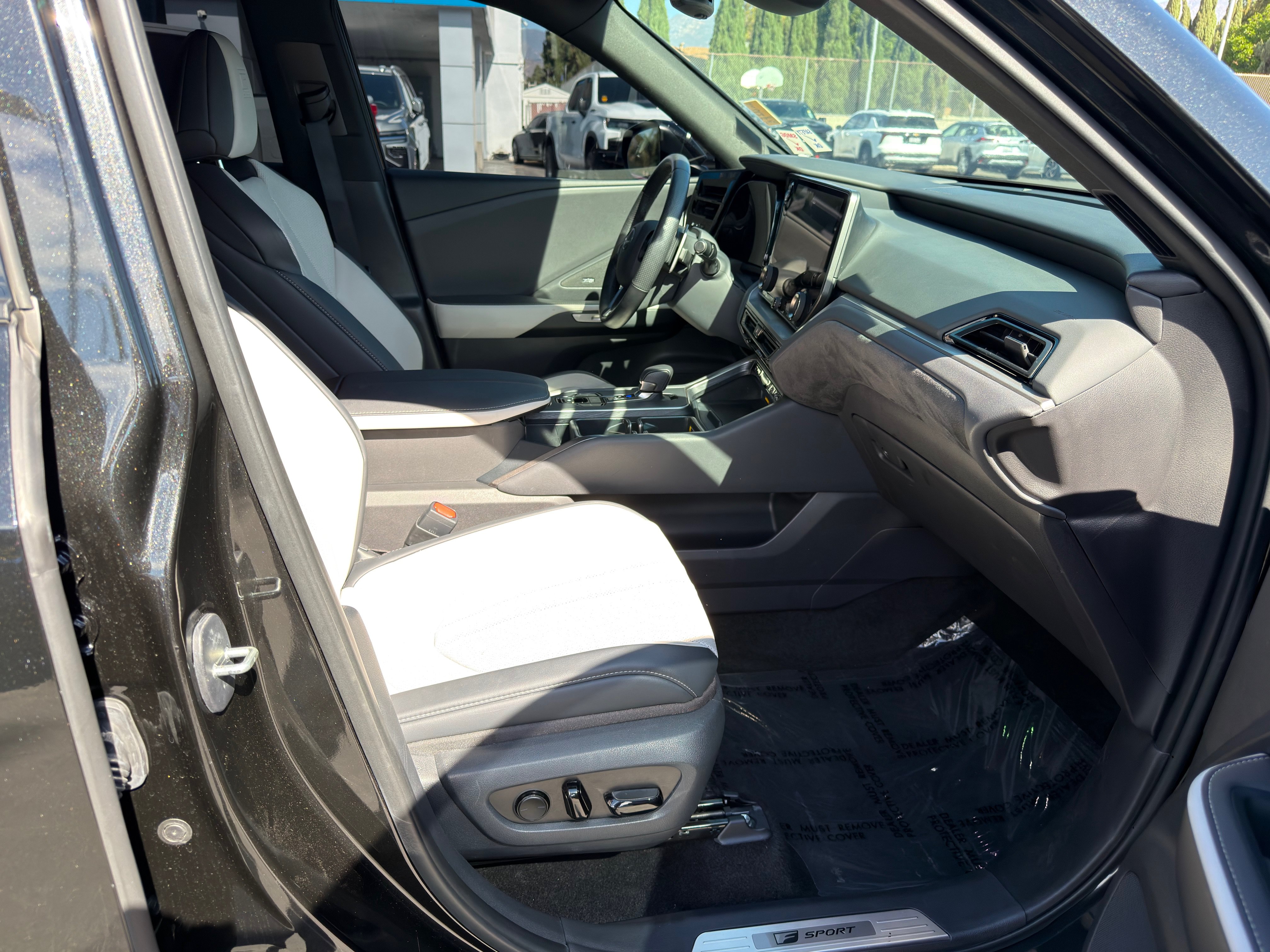 Used 2025 Lexus TX 500h AWD w/ Technology Package image 10