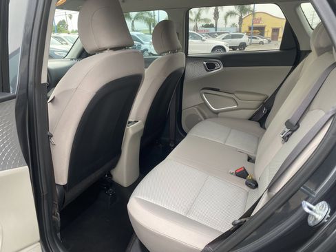 Used 2021 Kia Soul LX image 16