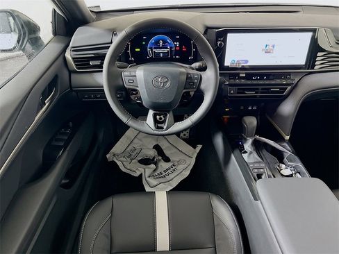 New 2026 Toyota Camry Hybrid image 18